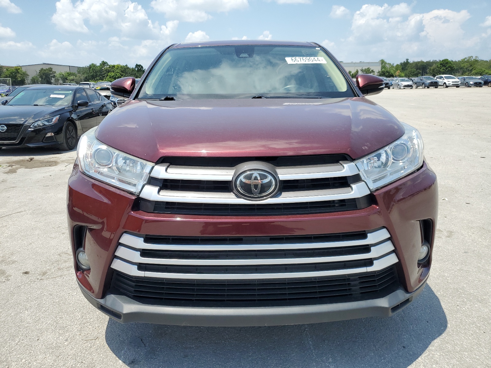 2018 Toyota Highlander Le vin: 5TDZZRFH1JS277754