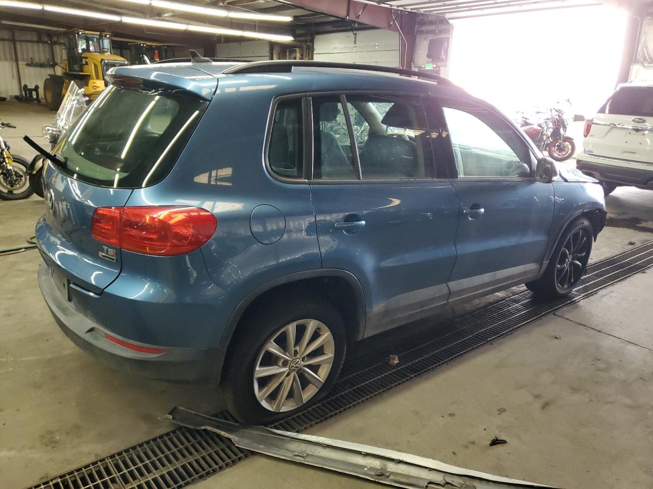 2017 Volkswagen Tiguan - Image 3