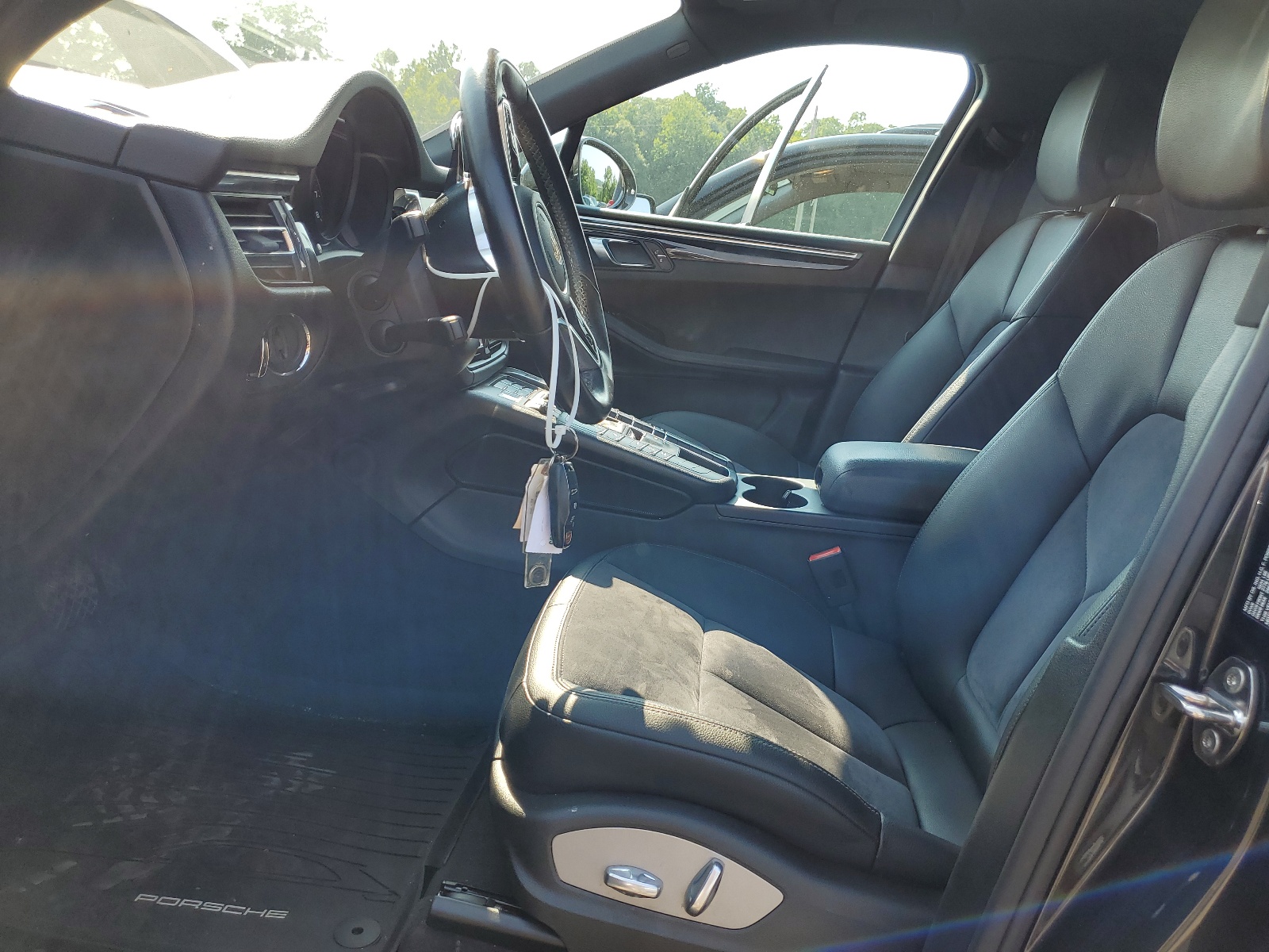 WP1AA2A55KLB04006 2019 Porsche Macan