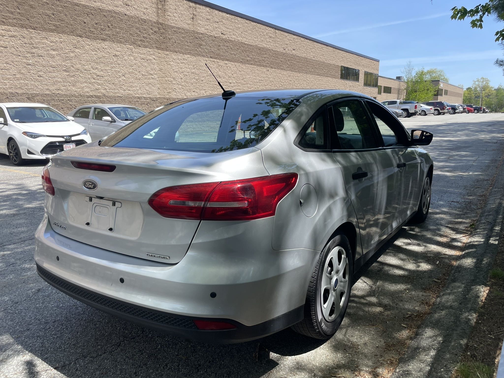 2016 Ford Focus S vin: 1FADP3E25GL298679