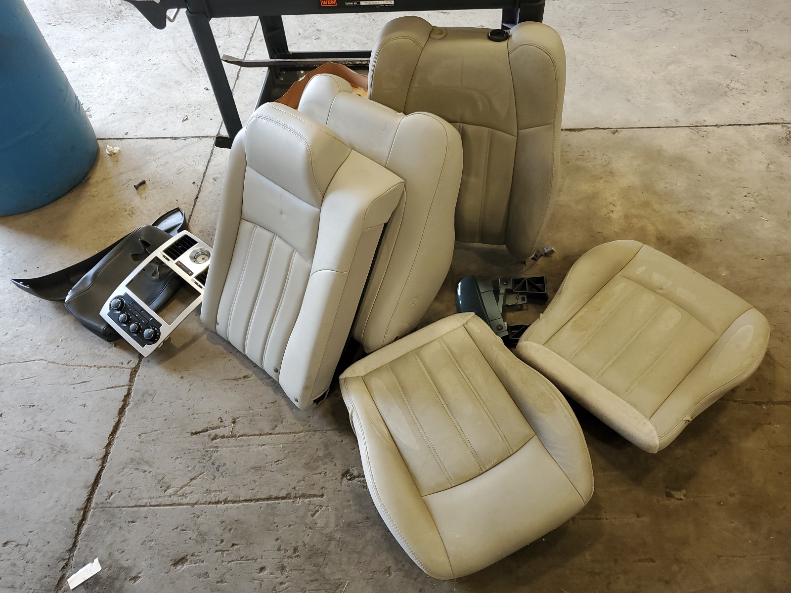 2C3AA63H45H522692 2005 Chrysler 300C