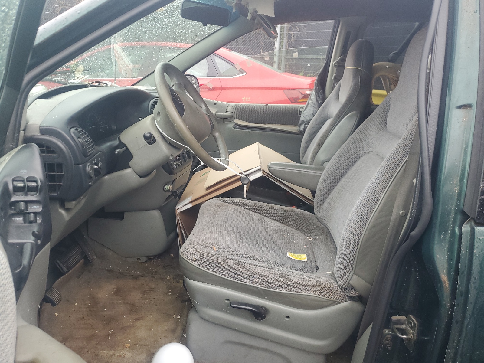 1B4GP44R3TB106393 1996 Dodge Grand Caravan Se