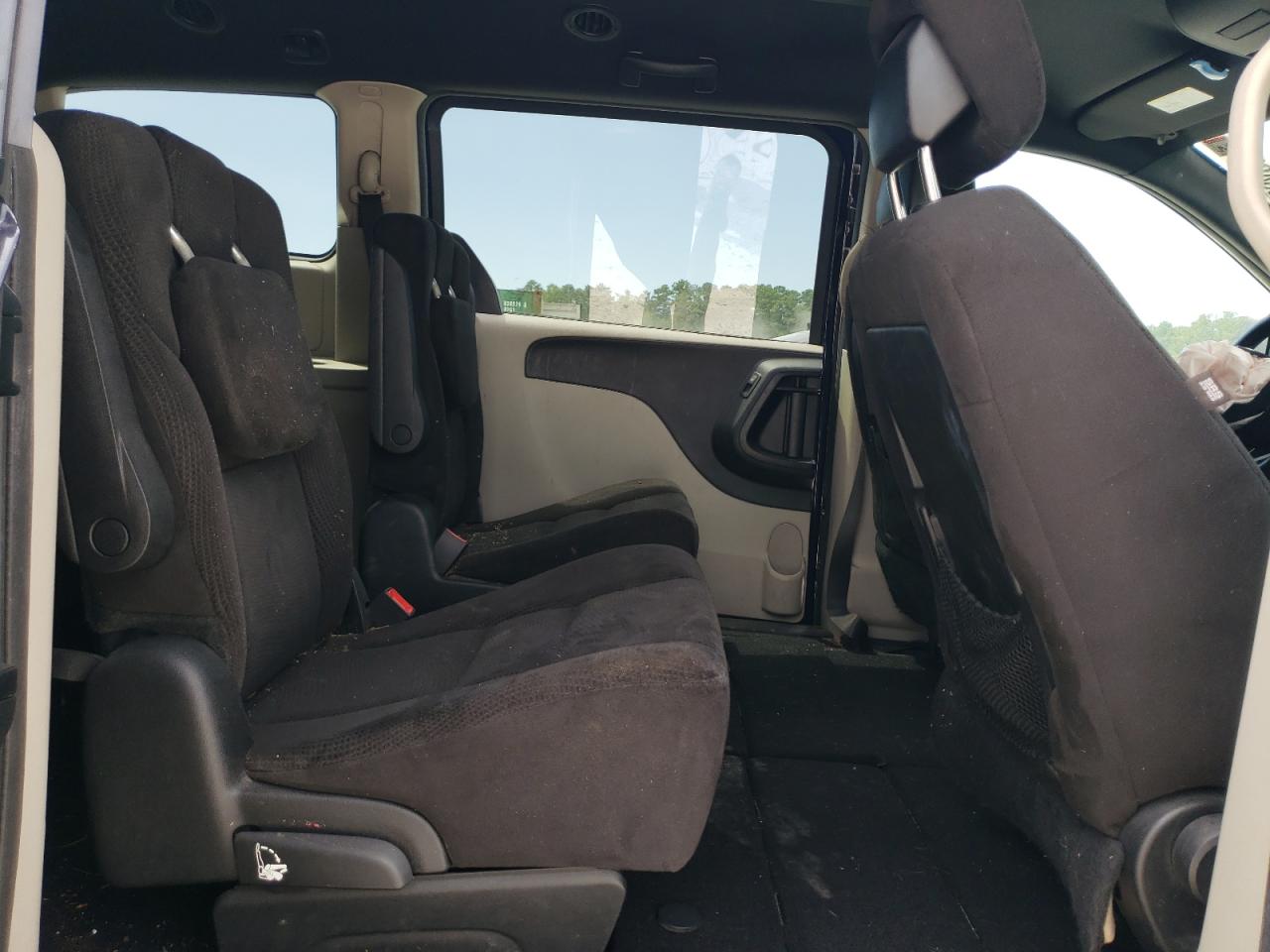 2014 Dodge Caravan - Image 11