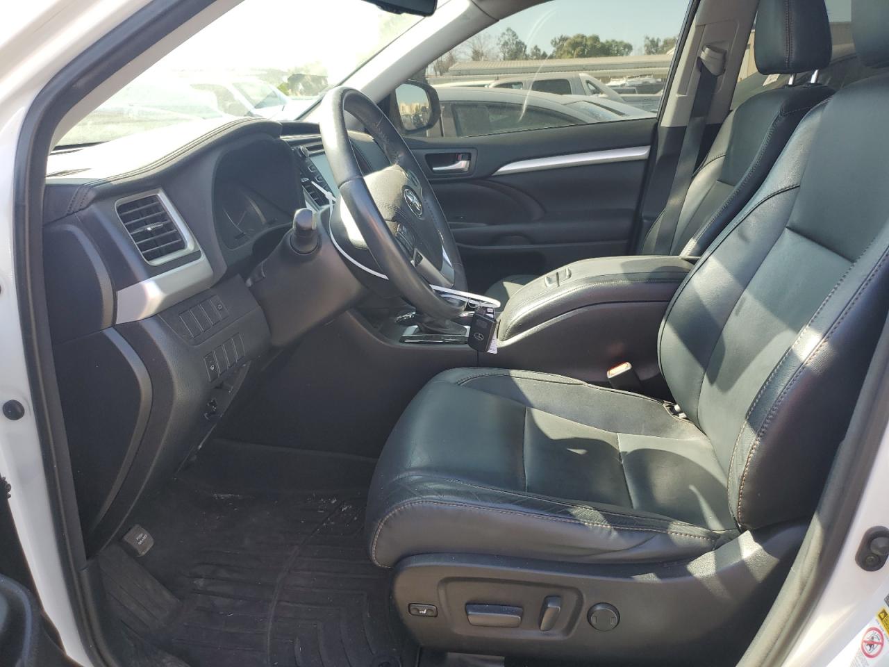 2016 Toyota Highlander Xle VIN: 5TDJKRFH8GS503055 Lot: 64803664