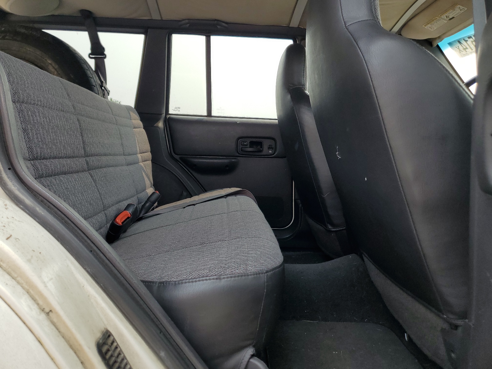 1J4FF48S9YL237838 2000 Jeep Cherokee Sport