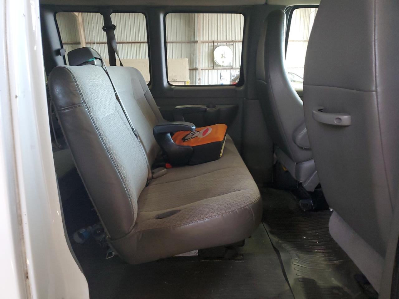 2010 Chevrolet Express - Image 11