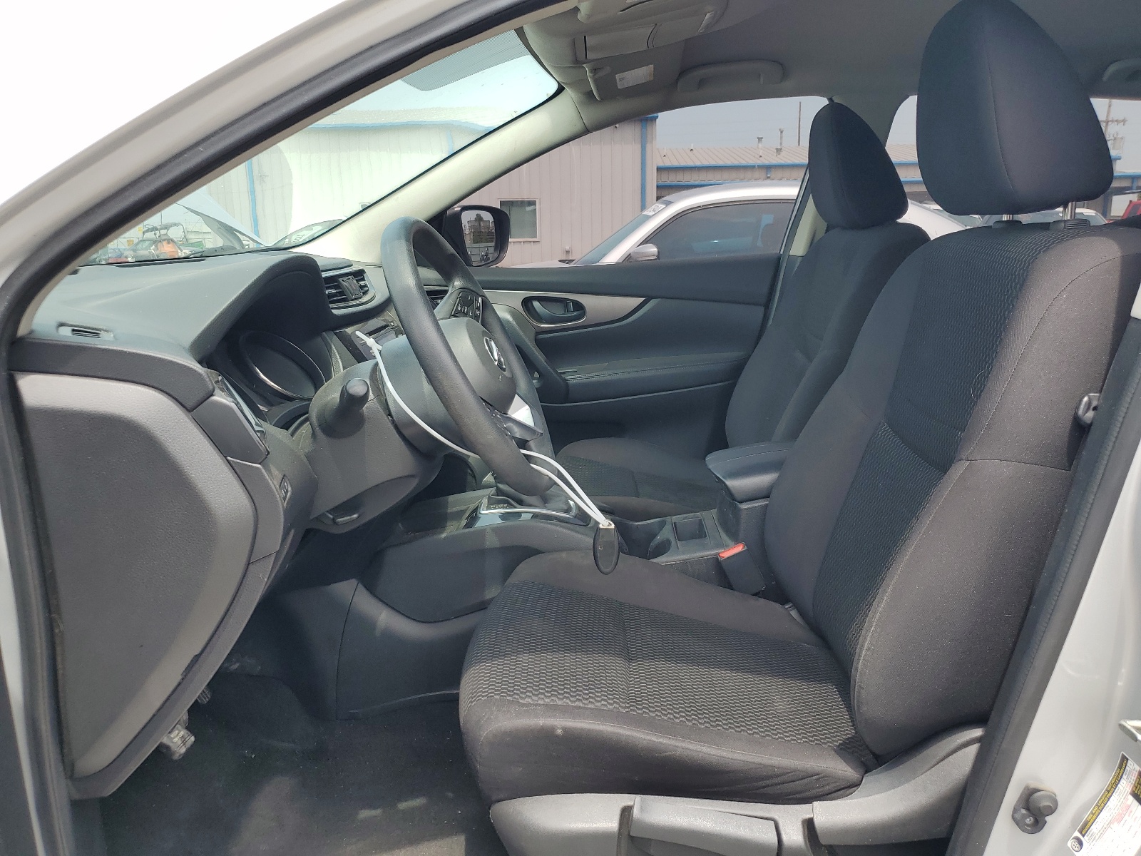 JN1BJ1CP2JW158104 2018 Nissan Rogue Sport S