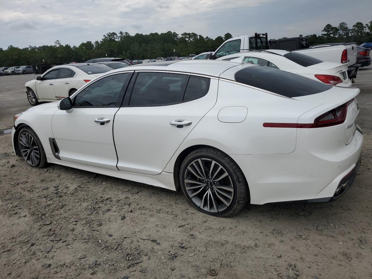 KNAE25LAXK6063976 2019 KIA STINGER - Image 2