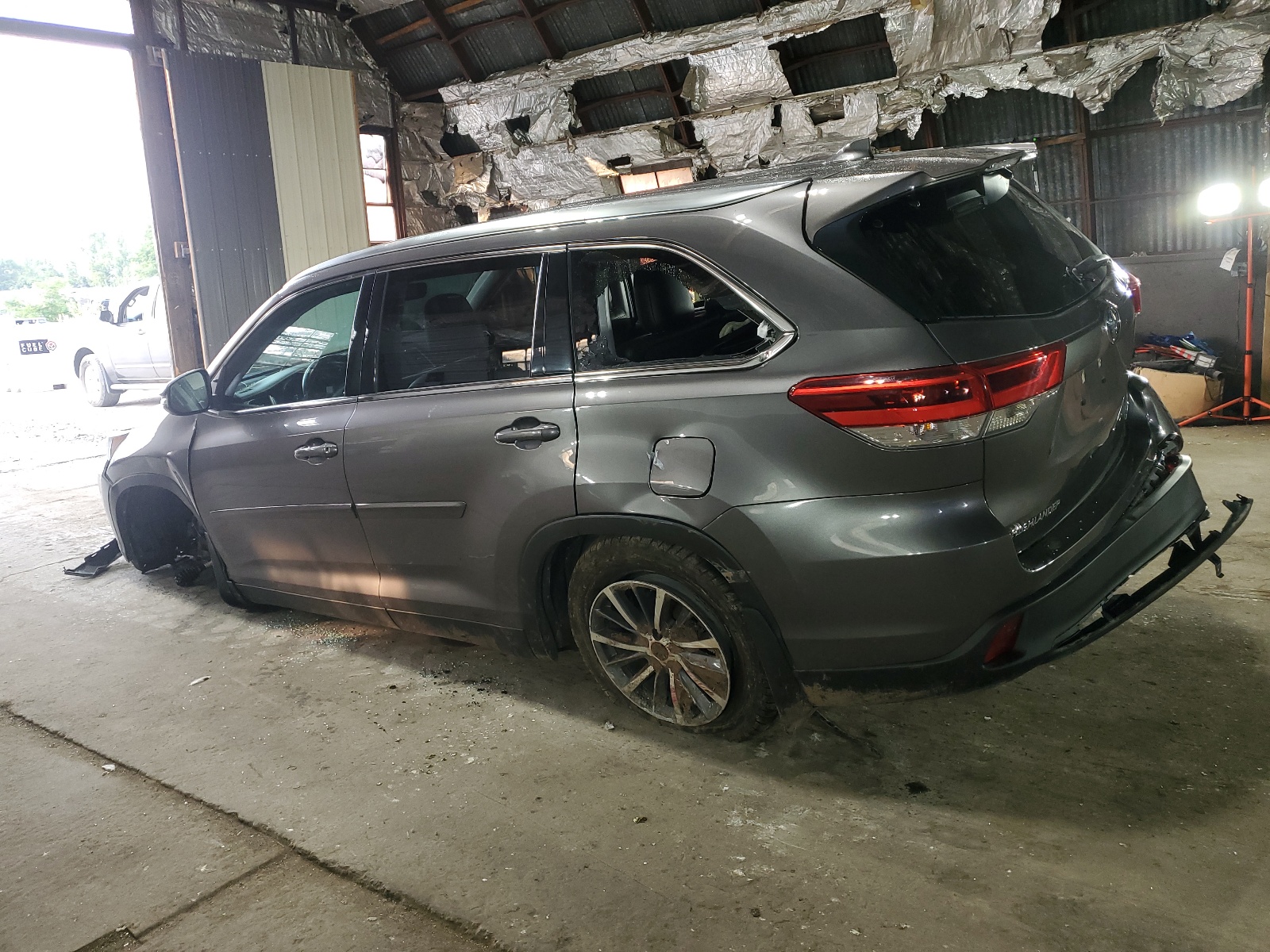 5TDJZRFH2KS563014 2019 Toyota Highlander Se