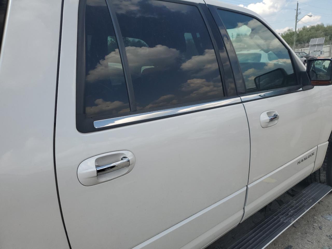 5LMJJ3HT4FEJ14119 2015 Lincoln Navigator L