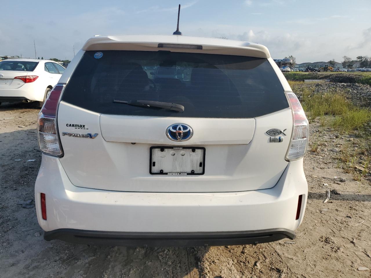 JTDZN3EU0GJ049872 2016 Toyota Prius V