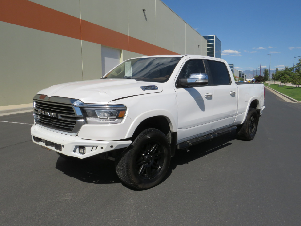 2019 Ram 1500 Laramie vin: 1C6SRFRT7KN853961