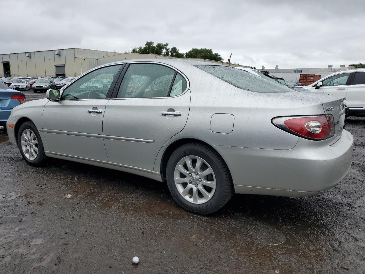 2003 Lexus ES - Image 2