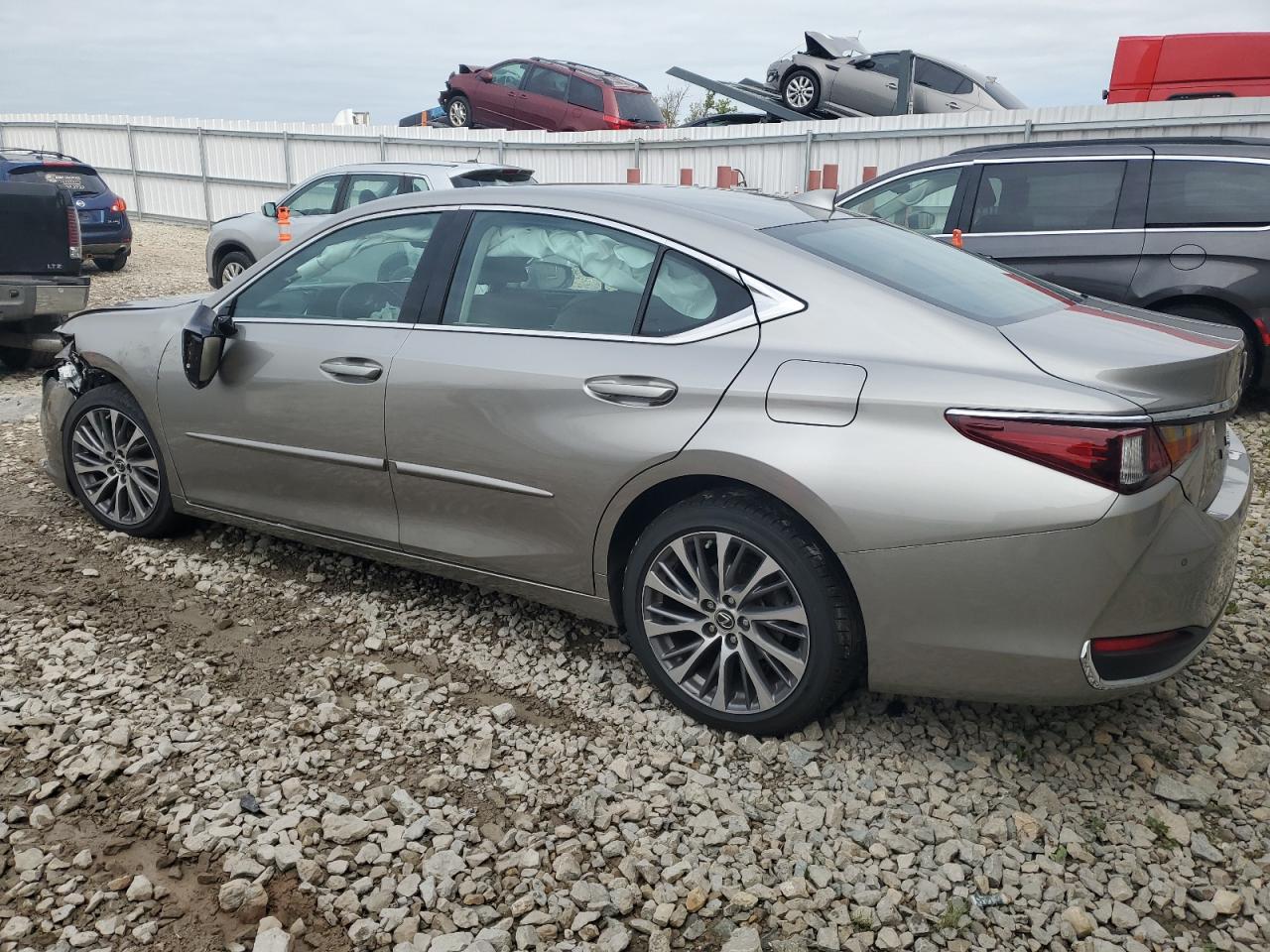 58AD11D18MU007627 2018 LEXUS ES - Image 2