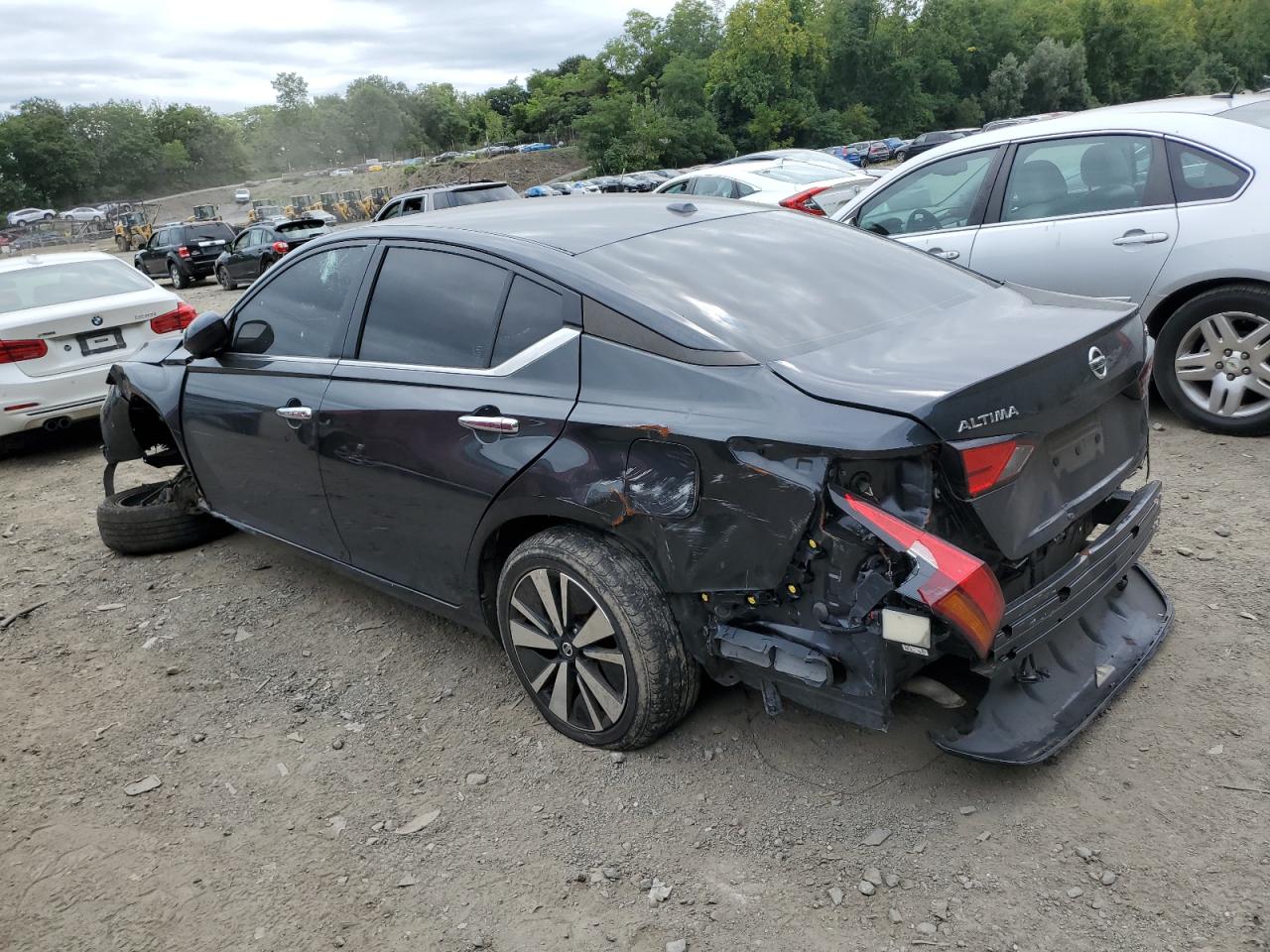 2021 Nissan Altima - Image 2
