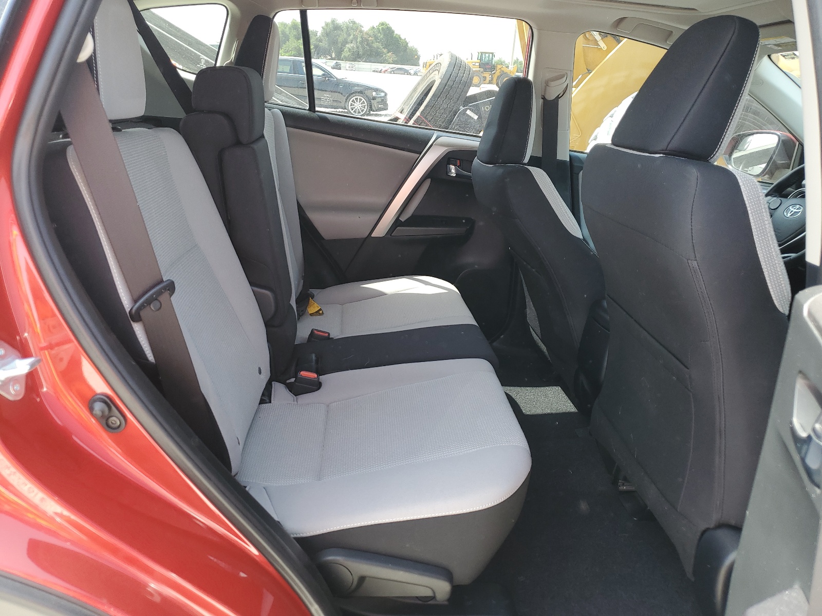 JTMWFREV7HJ121972 2017 Toyota Rav4 Xle