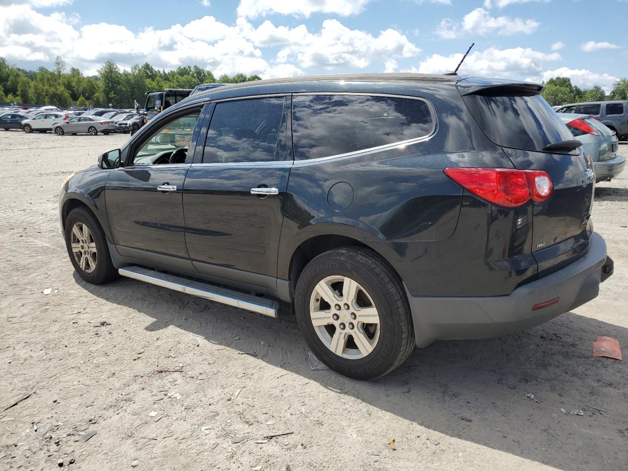 1GNKVJED4BJ131142 2011 Chevrolet Traverse Lt