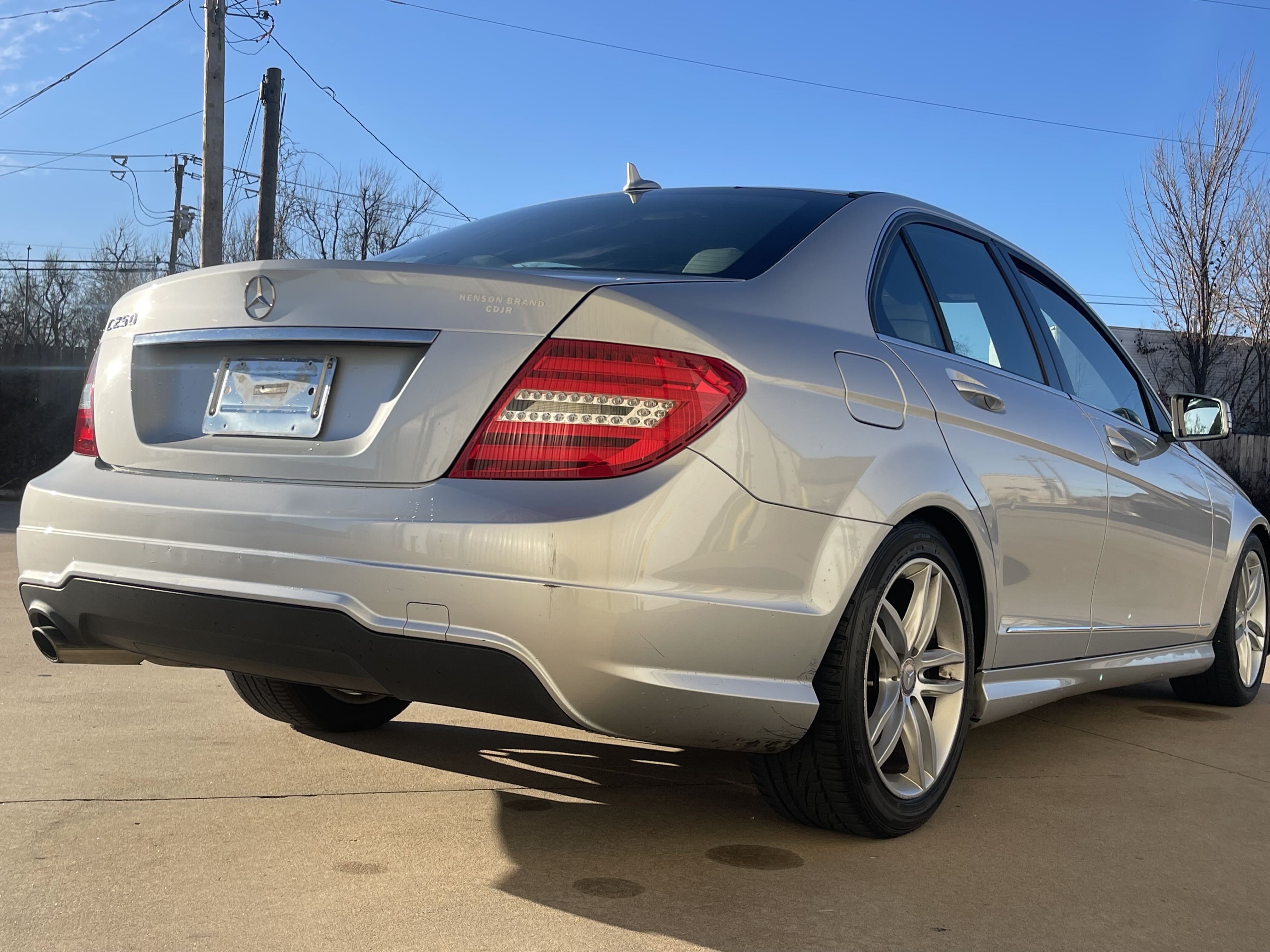 2013 Mercedes-Benz C 250 vin: WDDGF4HB0DR266054