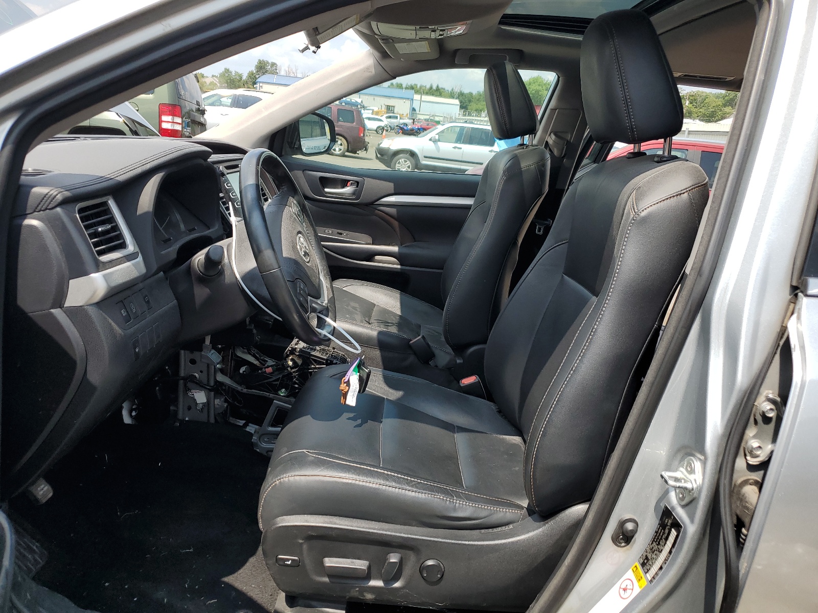 5TDJZRFH5JS534640 2018 Toyota Highlander Se