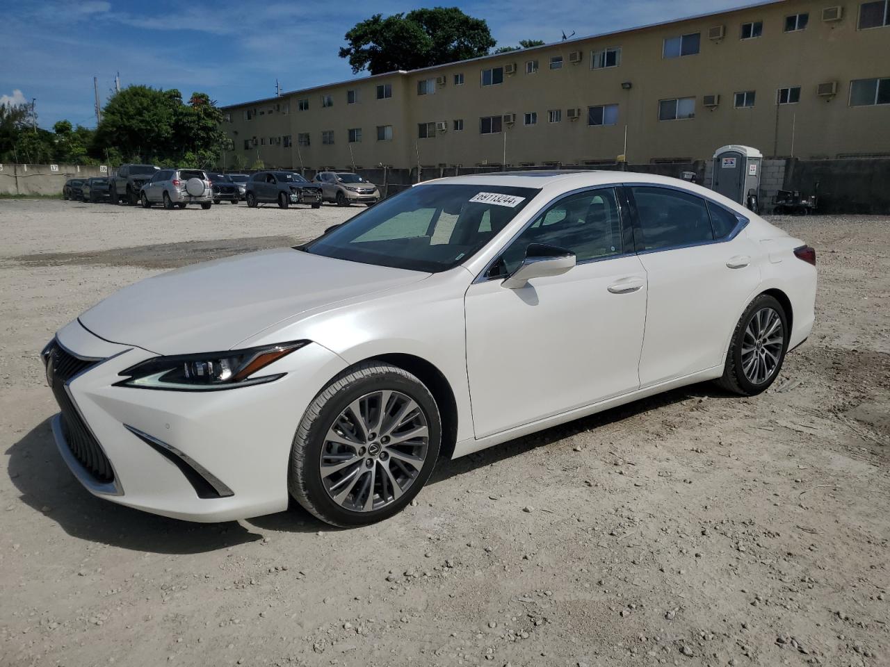 58ADZ1B18MU101034 2021 LEXUS ES - Image 1