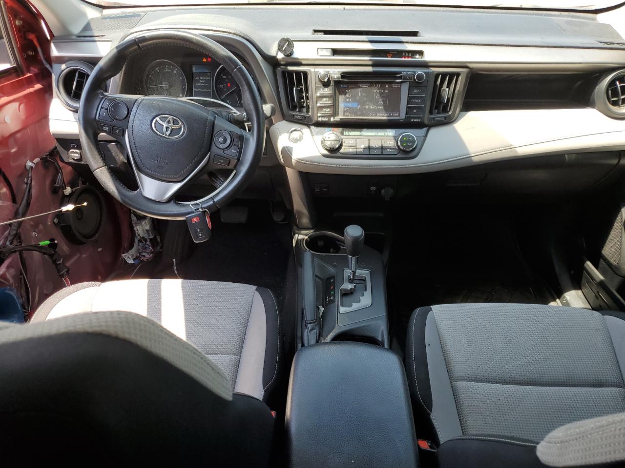 JTMWFREV6HJ140948 2017 Toyota Rav4 Xle