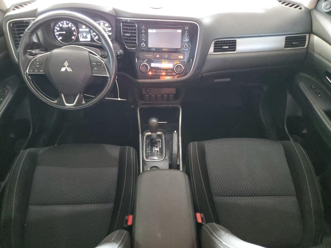 JA4AD2A30HZ034650 2017 Mitsubishi Outlander Es