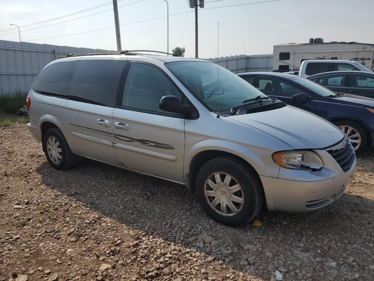 2007 Chrysler Town & Country - Image 4