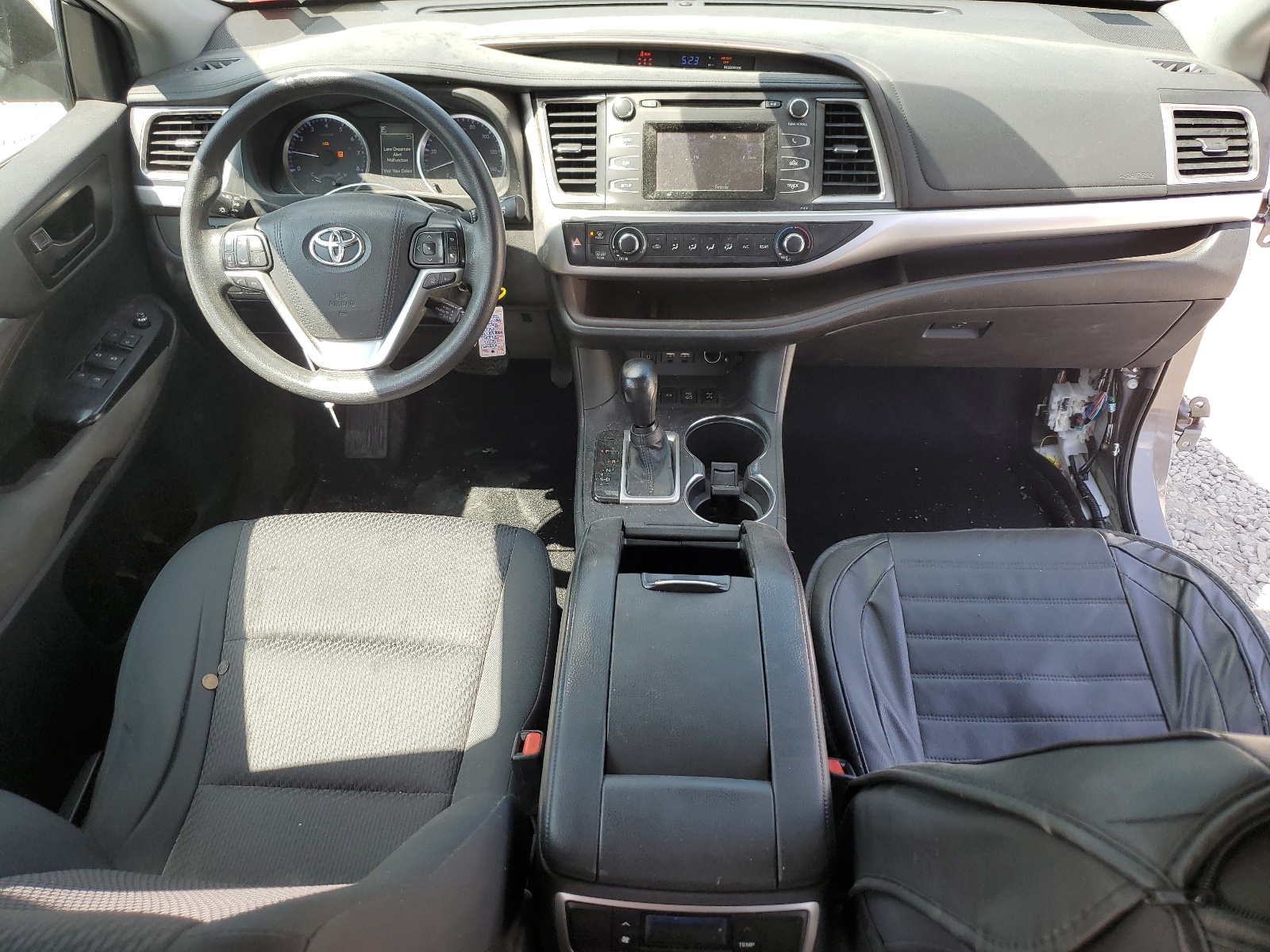 5TDBZRFH2KS942387 2019 Toyota Highlander Le