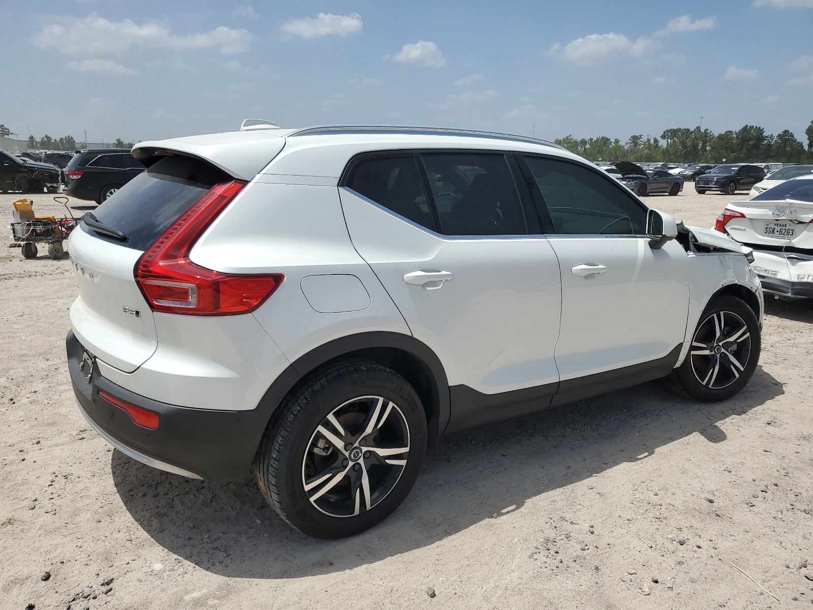 2023 Volvo Xc40 Plus vin: YV4L12UEXP2086022