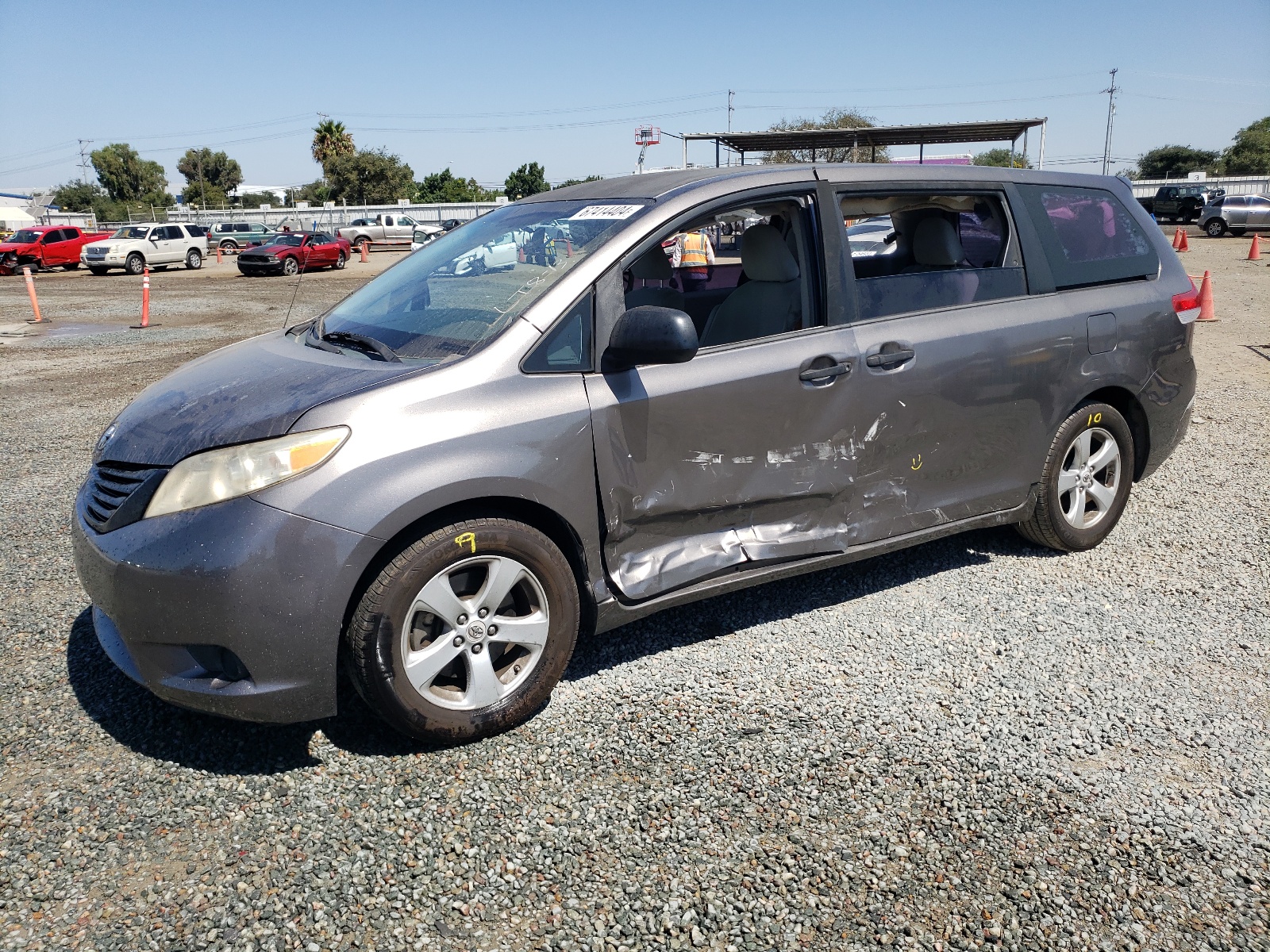 5TDZK3DC6BS057651 2011 Toyota Sienna