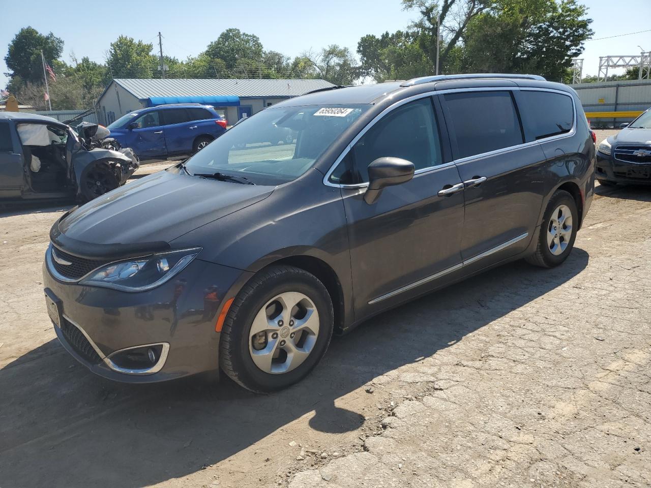 2C4RC1EG2HR708858 2017 CHRYSLER PACIFICA - Image 1