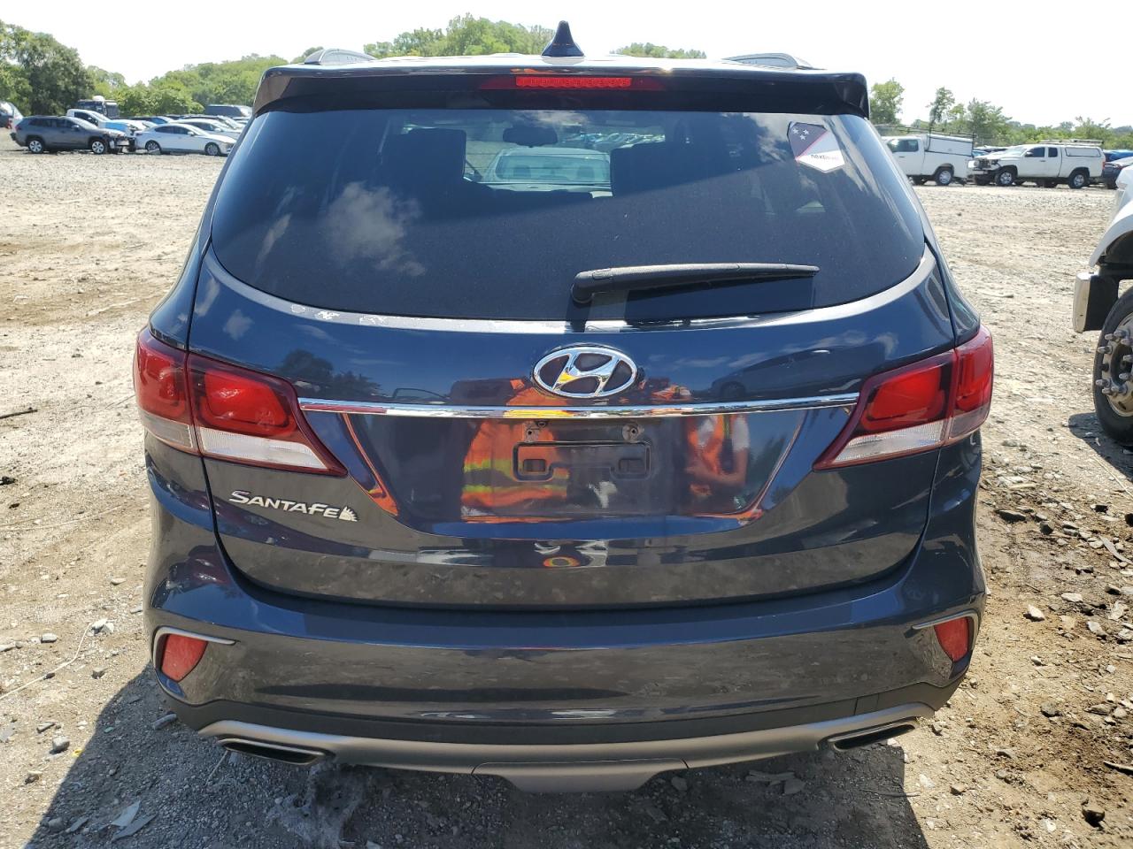 2017 Hyundai Santa Fe Se VIN: KM8SM4HF2HU251888 Lot: 67645434