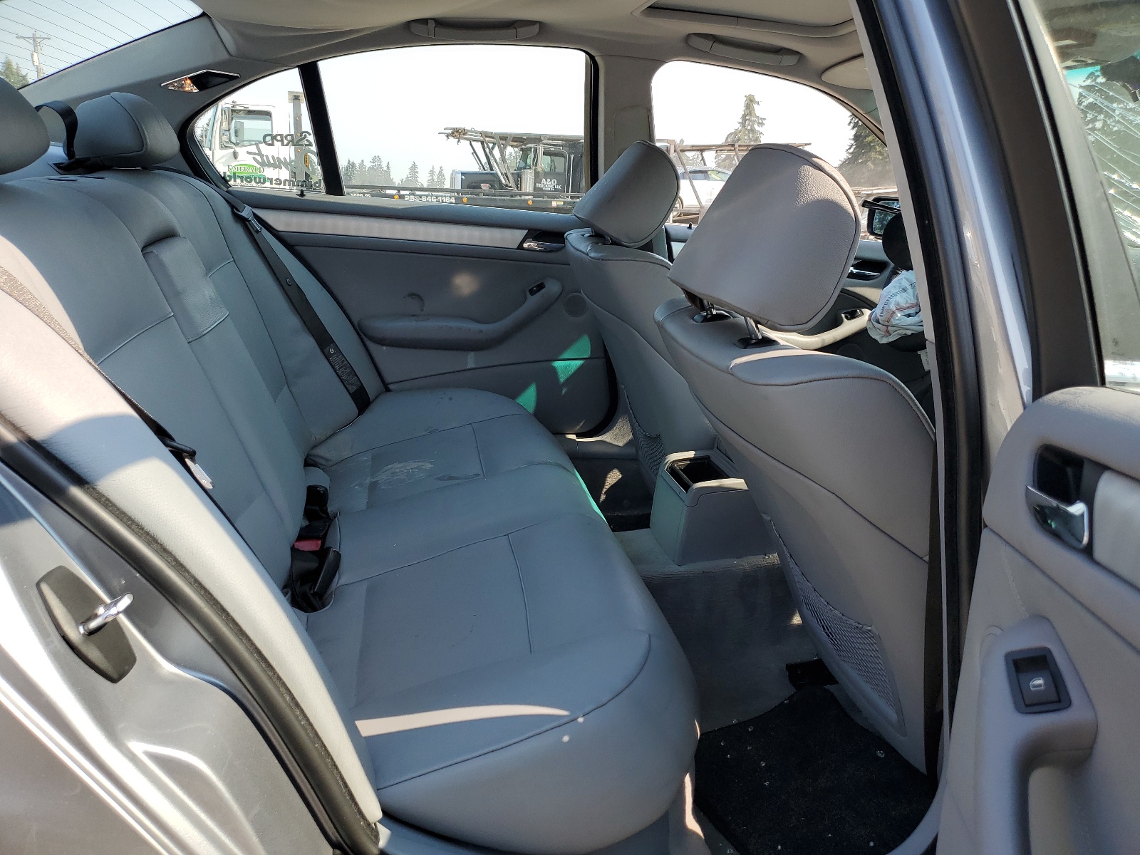 WBAEV53494KM33228 2004 BMW 330 I