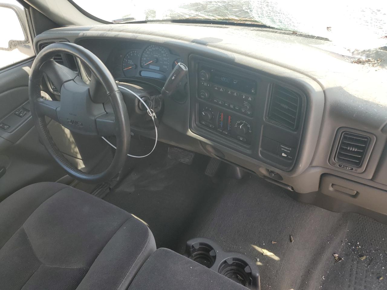 2004 GMC New Sierra C1500 VIN: 1GTEC14T94E223945 Lot: 64941364