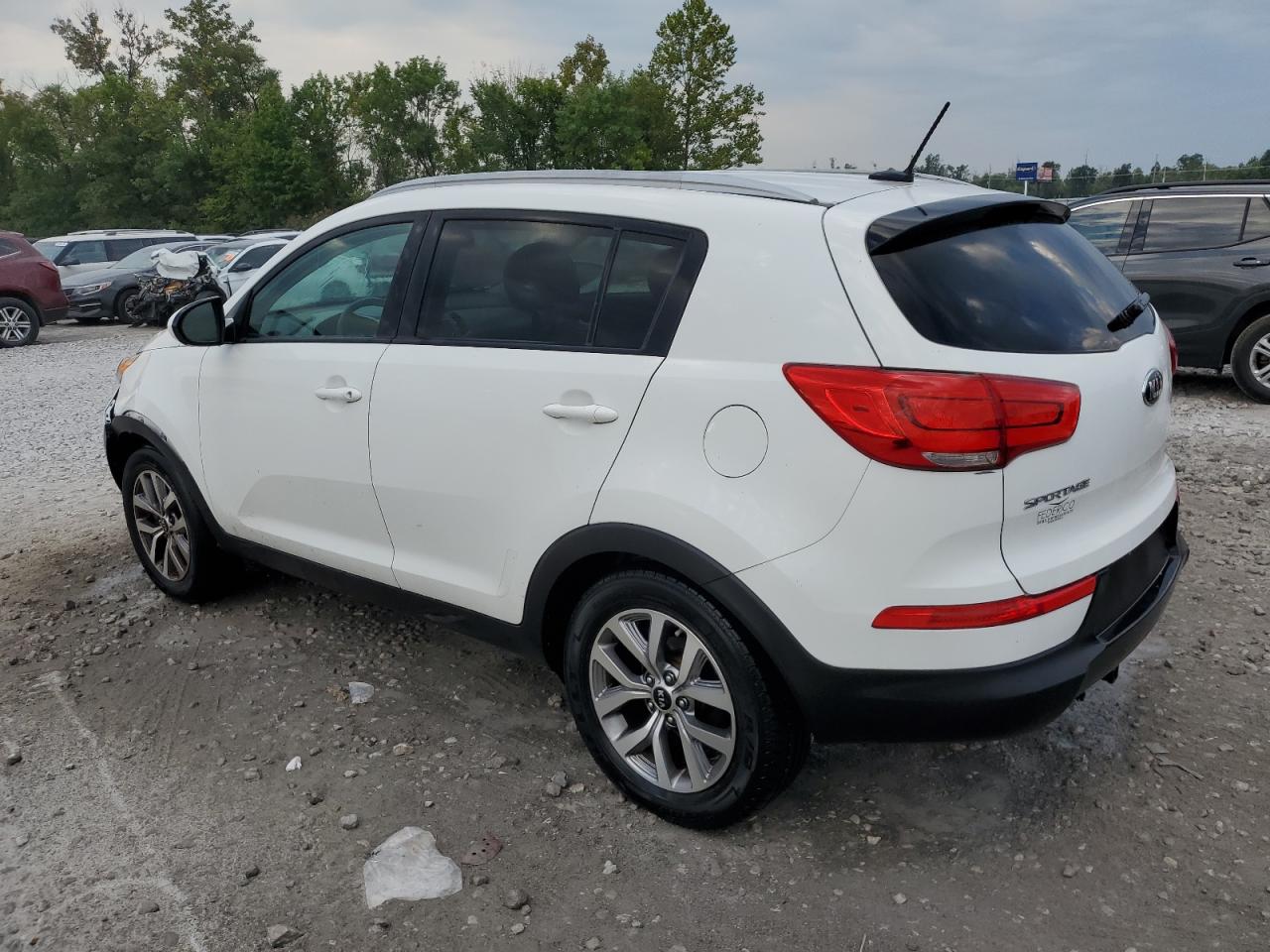 VIN KNDPB3AC9G7811638 2016 KIA SPORTAGE no.2