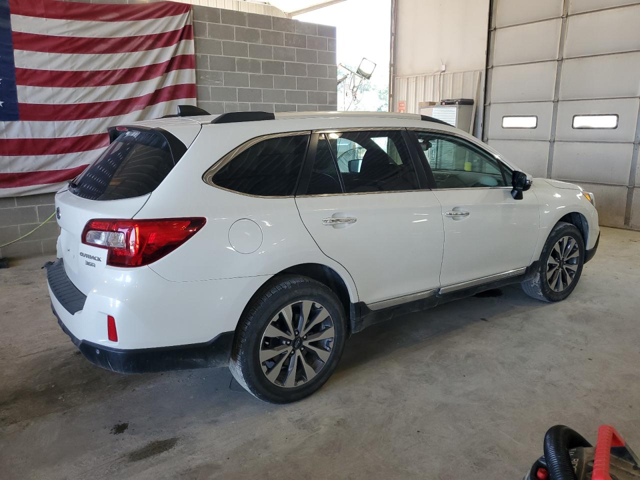 2017 Subaru Outback Touring VIN: 4S4BSETC9H3235976 Lot: 68118404