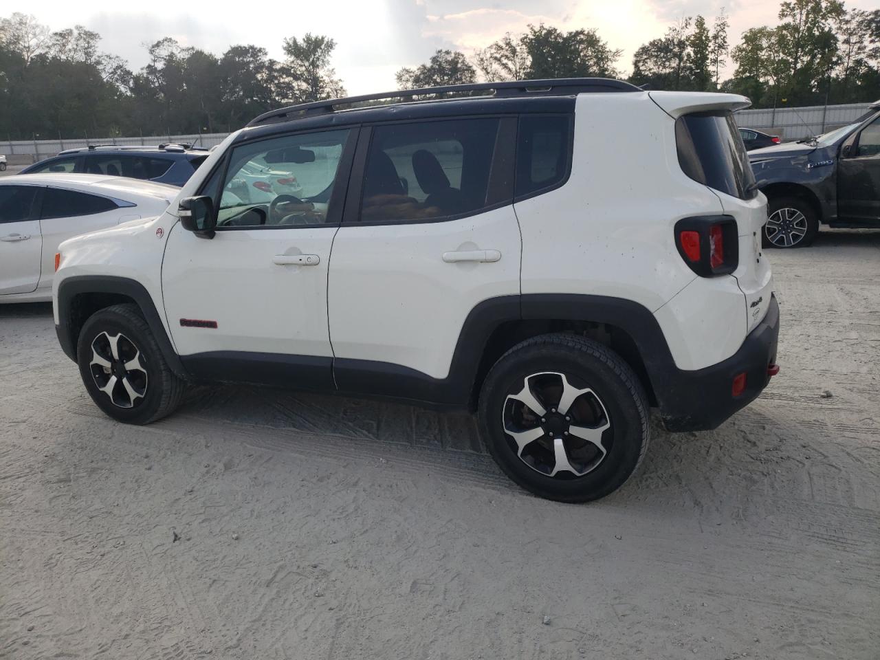 ZACNJDC17NPN81526 2022 Jeep Renegade Trailhawk