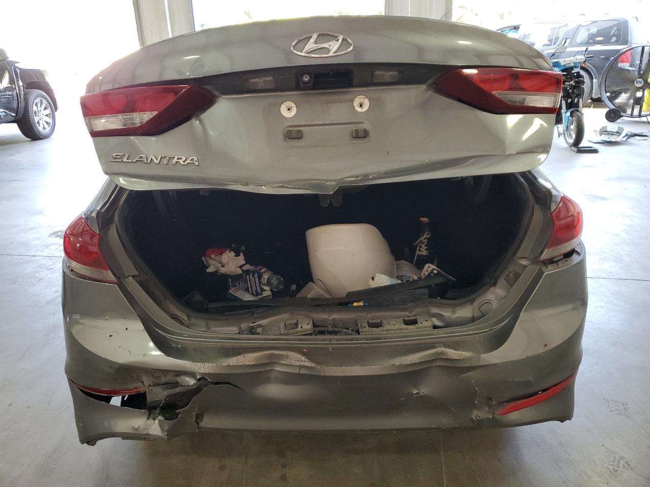 KMHD84LF8HU362563 2017 Hyundai Elantra Se