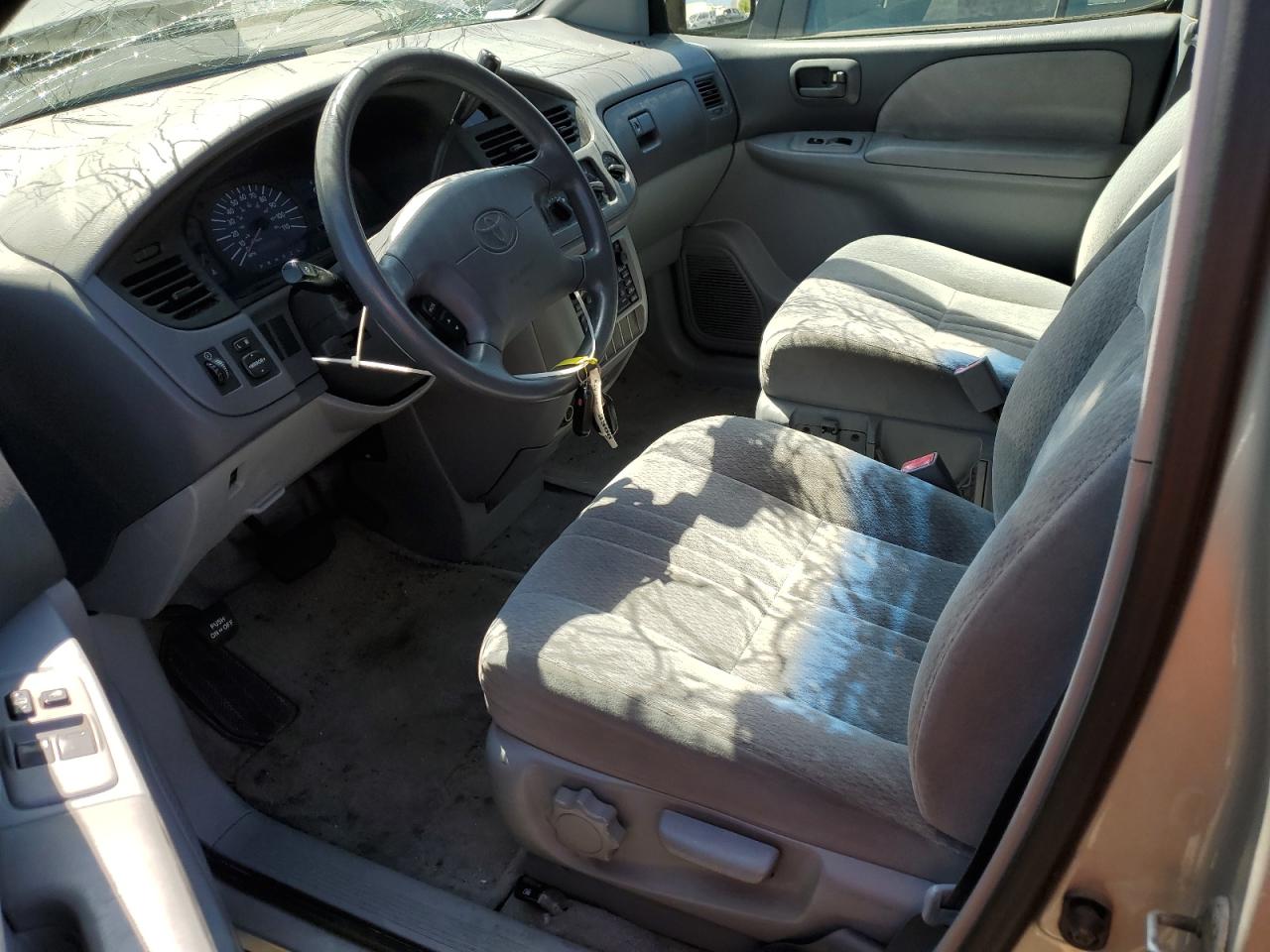 2002 Toyota Sienna - Image 7