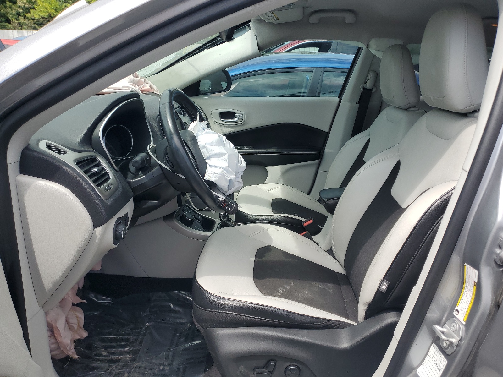 3C4NJDBBXJT201918 2018 Jeep Compass Latitude