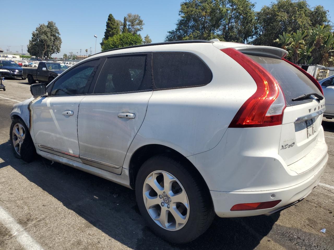 2016 Volvo XC60 - Image 2