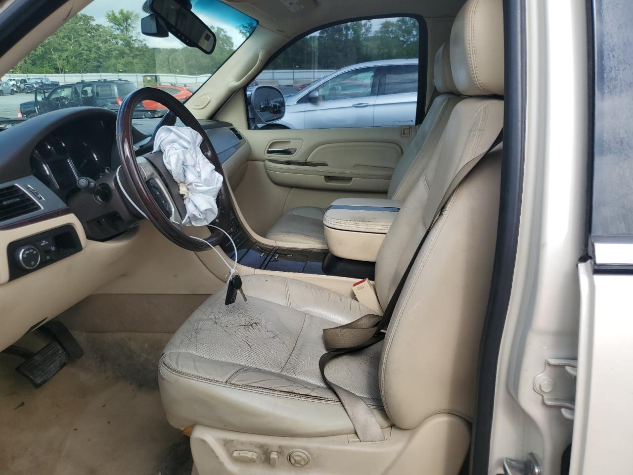 2008 Cadillac Escalade Luxury VIN: 1GYFK63898R215337 Lot: 68522925