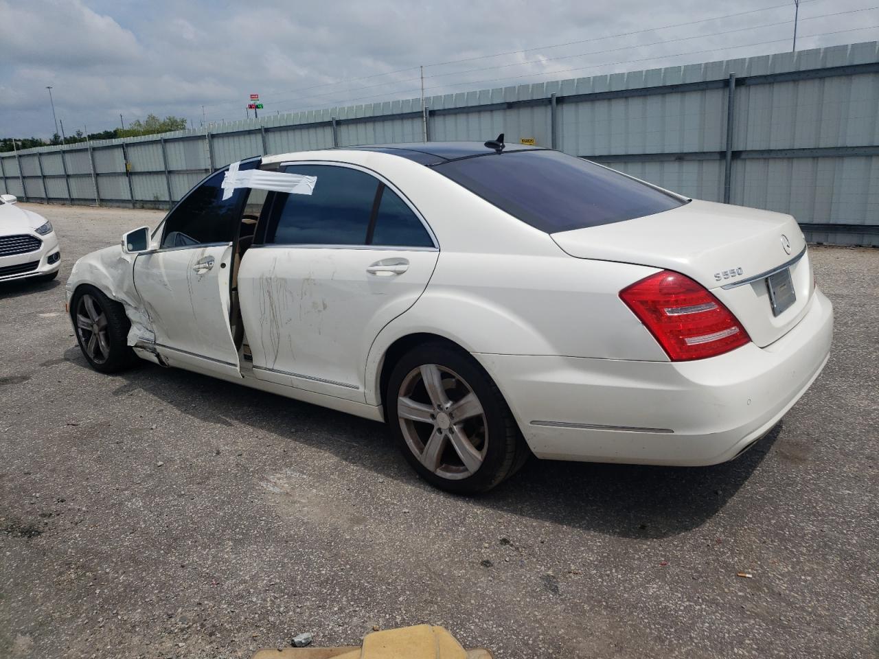 2011 Mercedes-Benz S 550 4Matic white null gas WDDNG8GB4BA400332 photo #3