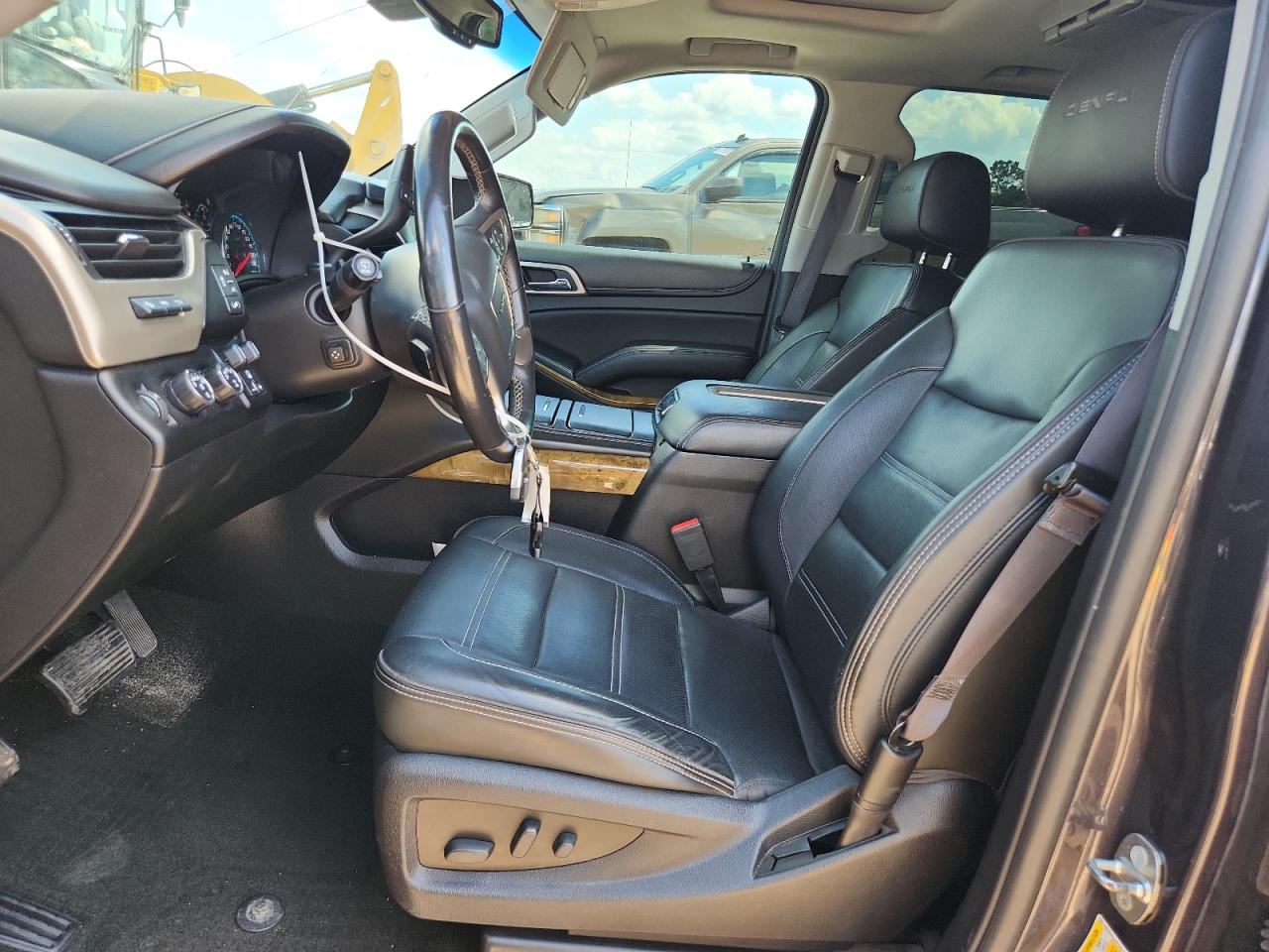 2017 GMC Yukon Xl Denali VIN: 1GKS2HKJ2HR382762 Lot: 68341255