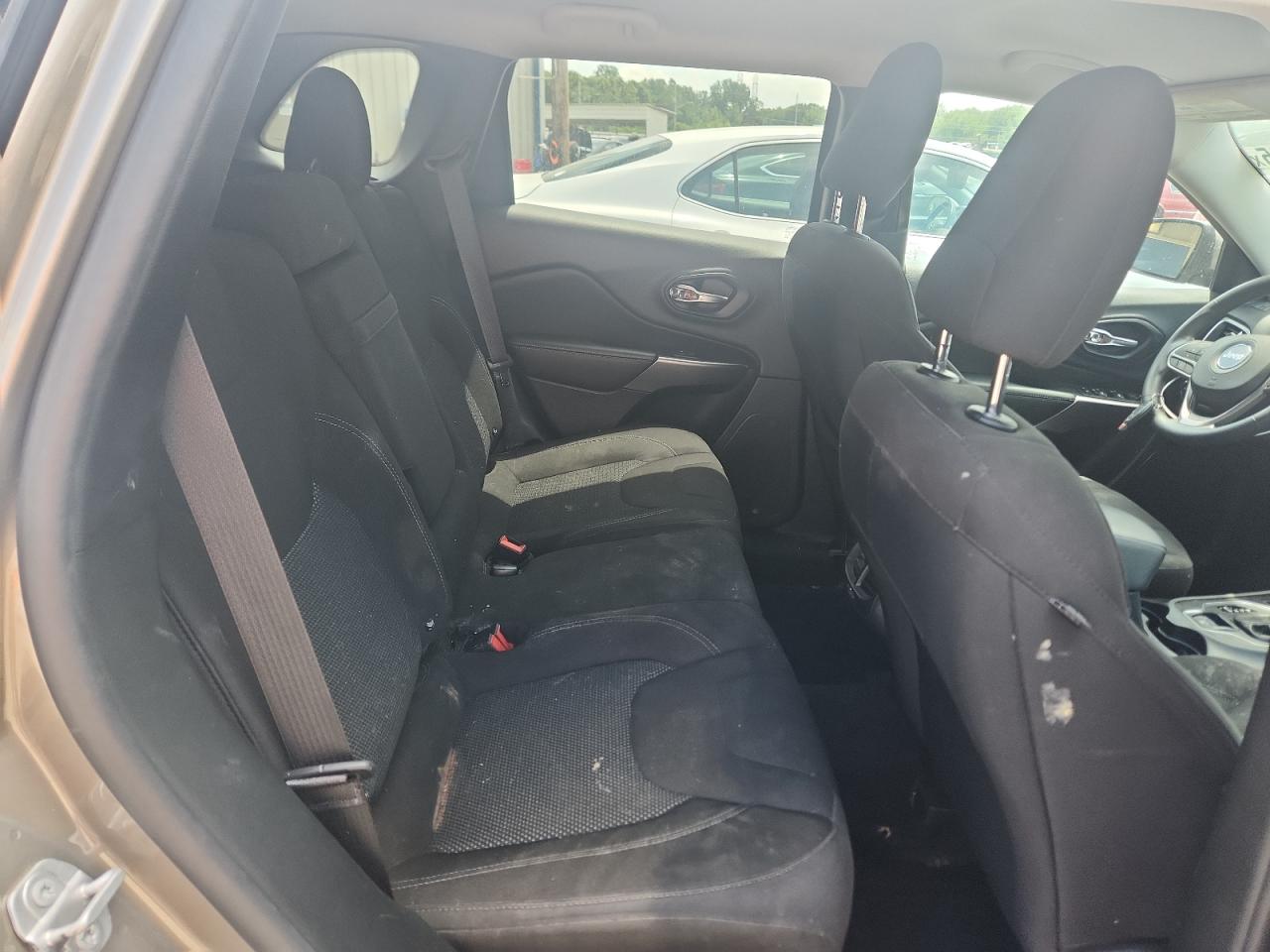 2019 Jeep Cherokee Latitude VIN: 1C4PJLCX0KD131785 Lot: 67344605