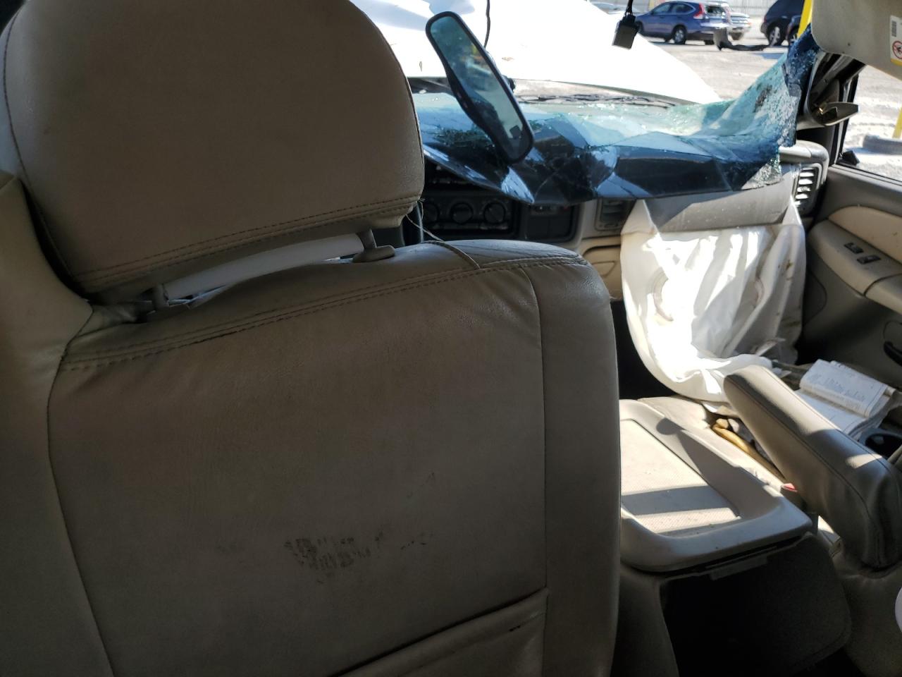 2002 Chevrolet Tahoe K1500 VIN: 1GNEK13T22R305775 Lot: 81080985