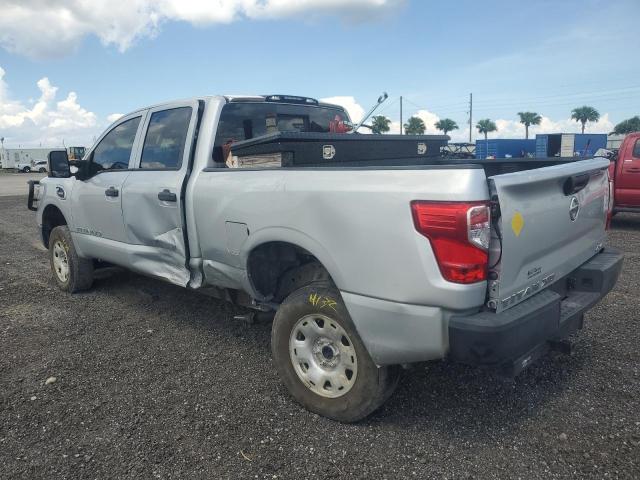  NISSAN TITAN 2018 Srebrny