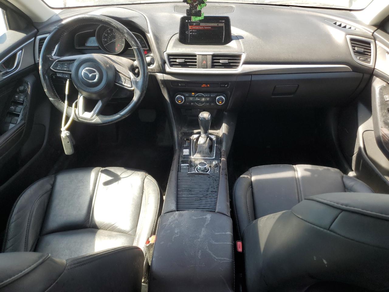 2018 Mazda 3 Touring VIN: 3MZBN1V38JM272102 Lot: 68662695