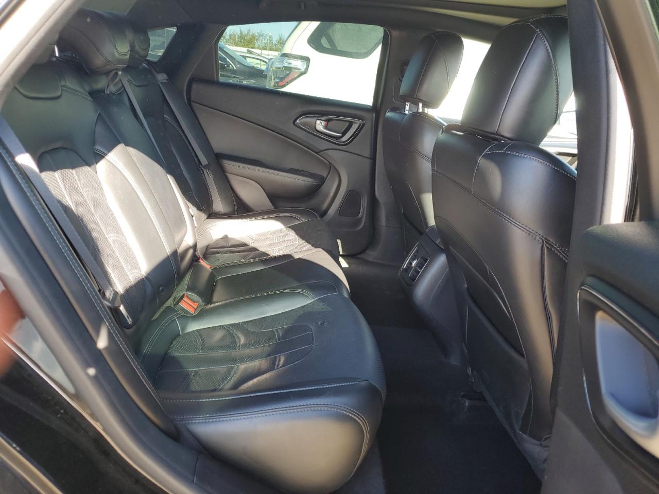 2016 Chrysler 200 S VIN: 1C3CCCDG6GN190935 Lot: 68754825