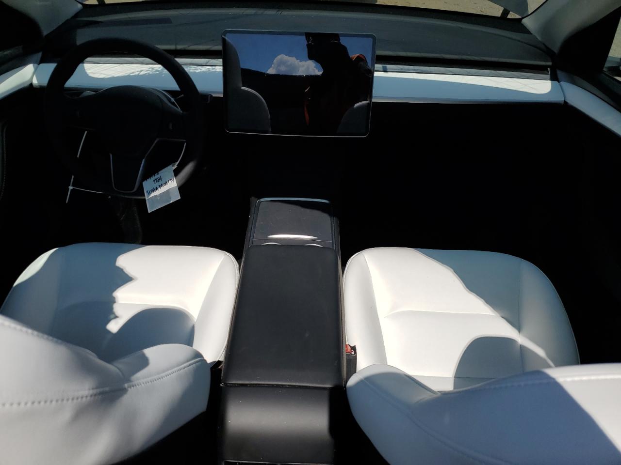 2024 Tesla Model Y VIN: 7SAYGDEE6RF131123 Lot: 70685005